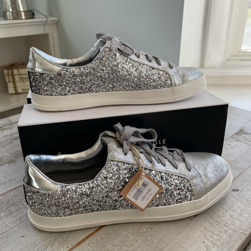 NWTO American Eagle Glitter sneakers